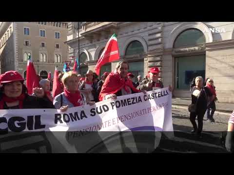 Manovra, pensionati in piazza a Roma: “Noi vero welfare del Paese”