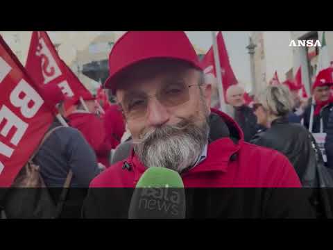 Pensioni, manifestanti Milano: “Chiediamo ai governi di pensare al bene comune”