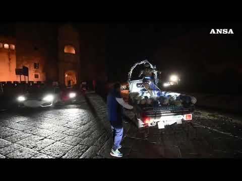 Napoli, una statua di Maradona per le vie della citta’