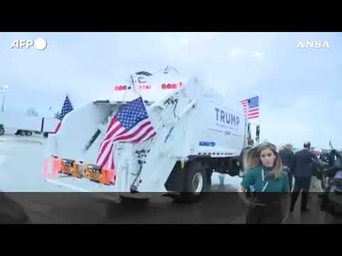 Trump cavalca la gaffe di Biden e sale su un camion della spazzatura