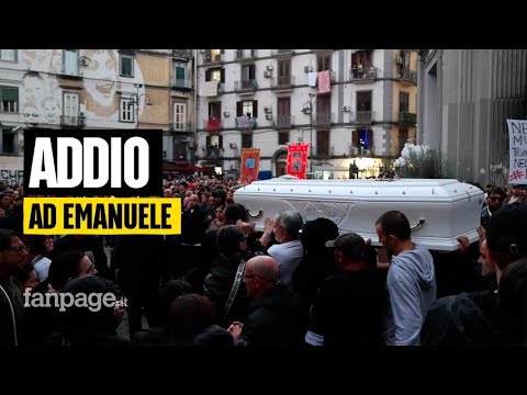 Funerali di Emanuele Tufano a Napoli, il vescovo Battaglia: “La città non vede i suoi figli fragili”