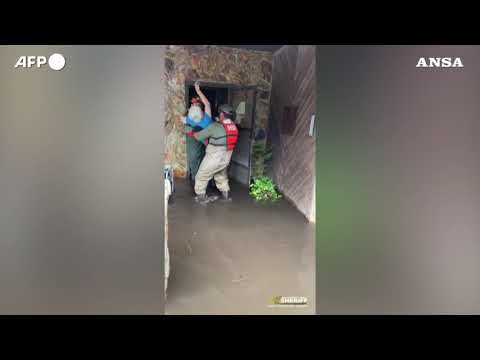 Uragano Milton, in Florida salvata una 91enne dalle inondazioni