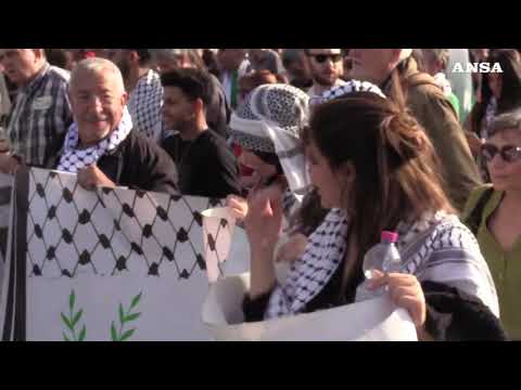 Roma, il corteo per la Palestina sfila a un anno dall’inizio del conflitto