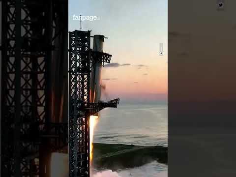 Per la prima volta il booster Super Heavy ritorna alla base: il video del lancio storico di SpaceX
