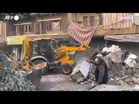 Beirut, Israele bombarda obiettivi di Hezbollah nel sud della citta’