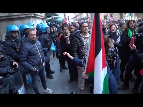 Torino, corteo pro-Palestina e contro la fornitura di armi a Israele