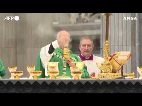 Papa Francesco celebra la Messa nella Giornata dei poveri