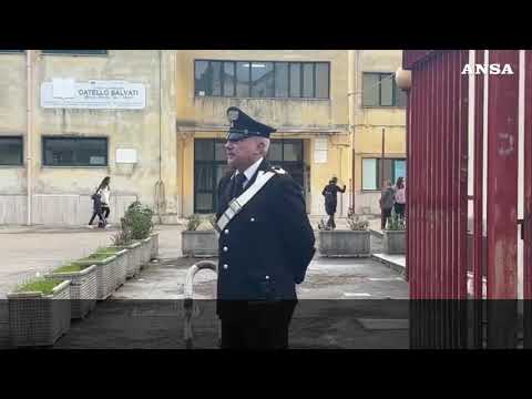 Prof aggredita a Castellammare, rientro blindato per gli alunni
