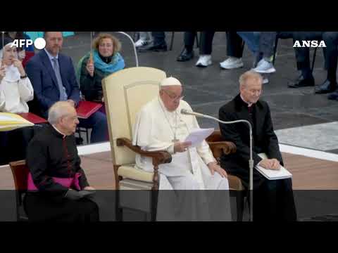 Papa: “L’invasione russa dell’Ucraina e’ un disastro vergognoso”