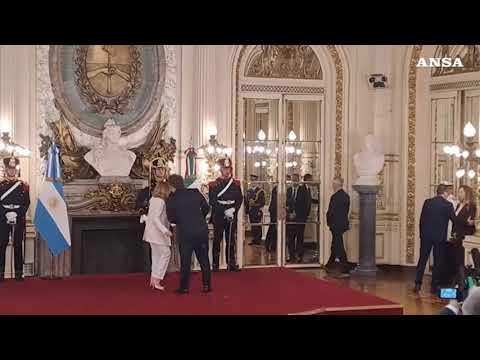 Meloni in Argentina, viene accolta da Milei nel Salon Blanco