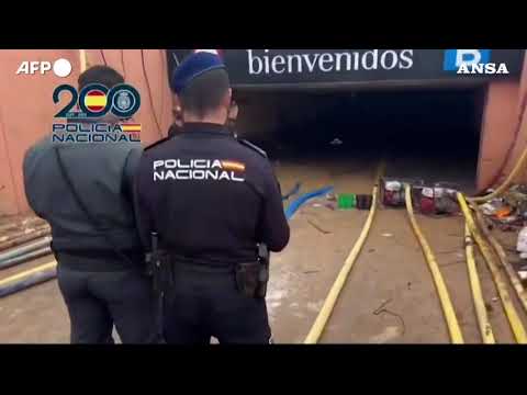 Valencia, la polizia usa i droni per ritrovare le persone disperse