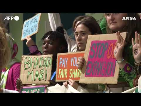 Cop29, le proteste ambientaliste nell’ultimo giorno della Conferenza