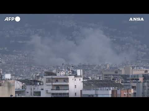Libano, nuovo attacco israeliano a Beirut sud: colonne di fumo in cielo