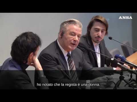 Alec Baldwin: “Oggi sta al cinema informare gli americani”
