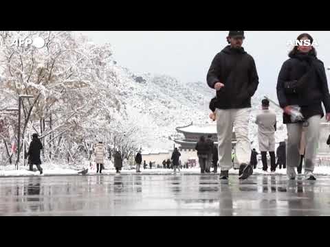 Seoul in bianco, la nevicata novembrina piu’ forte del secolo
