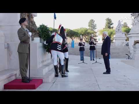 4 novembre, Mattarella depone una corona d’alloro all’Altare della patria