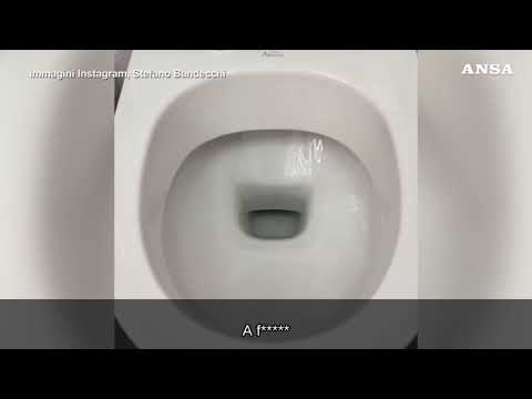 Bandecchi in video mostra un water: “Il valore della sinistra”