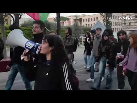 Roma, alla Sapienza studenti “contro guerra, tagli e riforma”