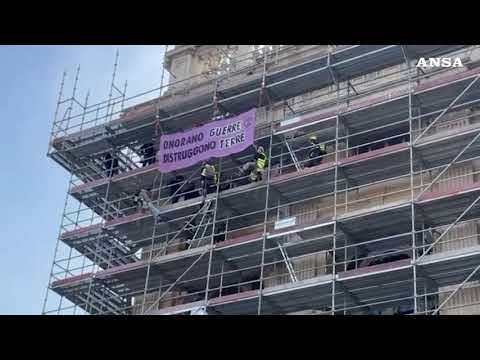 4 novembre, Torino: blitz di Extinction Rebellion prima della cerimonia