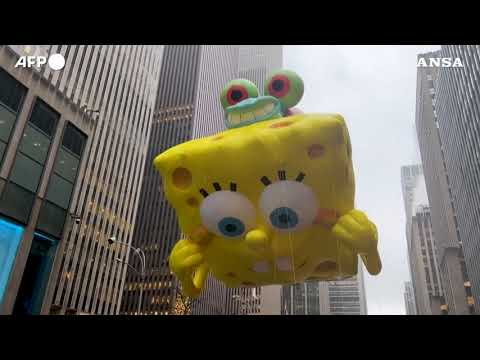 Thanksgiving, la parata di New York sfila sotto la pioggia