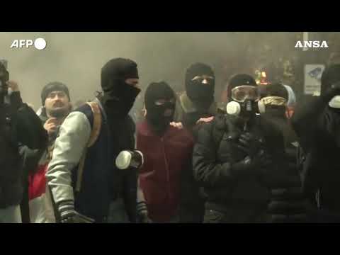Georgia, la polizia respinge i manifestanti pro-Ue a Tbilisi
