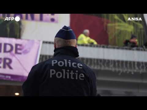 Black Friday a Bruxelles, tra luci natalizie e proteste ambientaliste