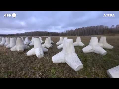 Polonia, il premier Tusk esamina l’inizio dei lavori per rafforzare il confine orientale