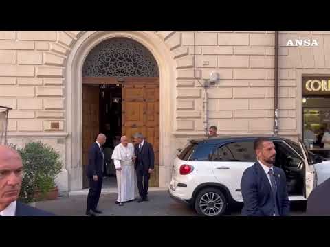 Roma, il Papa in visita a Emma Bonino