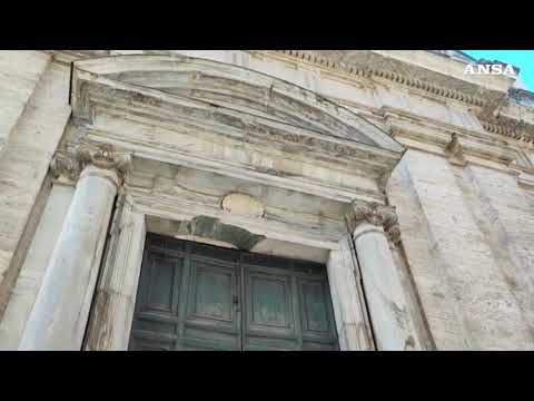Roma, crolla porzione della facciata della basilica di San Giacomo a via del Corso