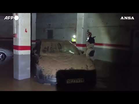 Spagna, i soccorritori ancora nel parcheggio del centro commerciale di Aldaya