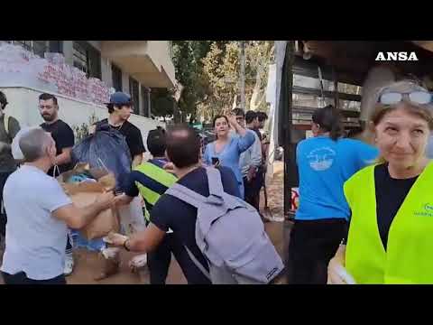 Maltempo Spagna, volontari all’opera a Valencia