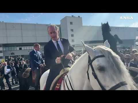 Verona, Lollobrigida e Zaia in sella per l’inaugurazione di Fieracavalli