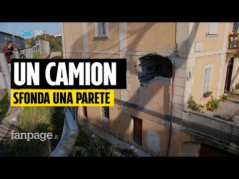 Camion dei rifiuti sfonda il muro di un palazzo a Roma: “Mamma era coperta da mattoni e detriti”