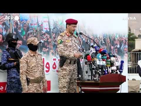 Yemen, Houthi in piazza a sostegno di Palestina e Libano