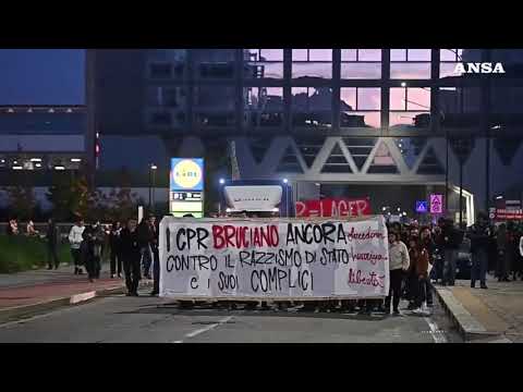 Centri sociali in corteo a Torino contro la riapertura del Cpr
