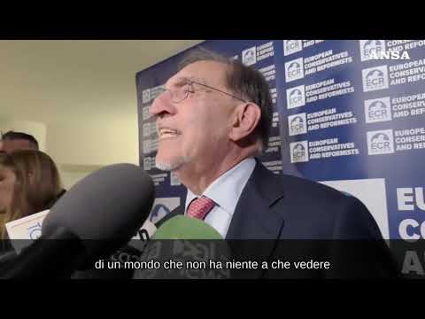La Russa: “In Italia i cantanti di destra non devono dire di esserlo”