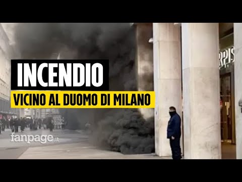 Incendio vicino al Duomo di Milano, paura tra i cittadini: “Abbiamo visto il fuoco salire dal basso”
