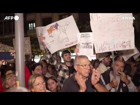 Migliaia in piazza, scoppia la rabbia di Valencia