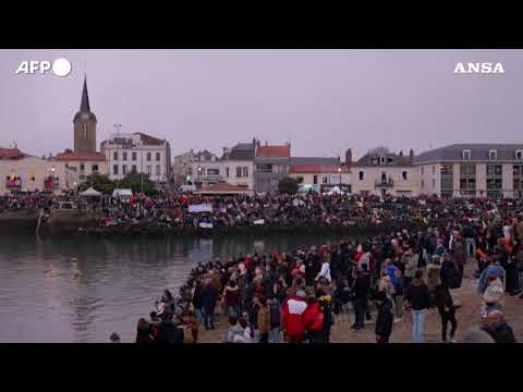 Vendee Globe, partita la celebre regata in solitaria intorno al mondo