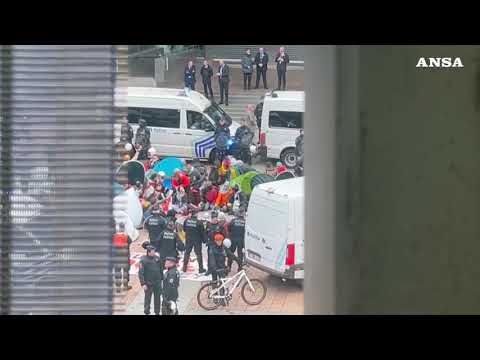 Bruxelles, manifestazione pro-Palestina davanti al Parlamento Europeo
