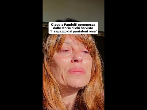 Claudia Pandolfi commossa dalle storie di chi ha visto “Il ragazzo dai pantaloni rosa”
