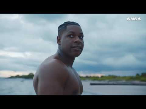 Con “Refresh and Reveal” il calendario Pirelli torna al nudo