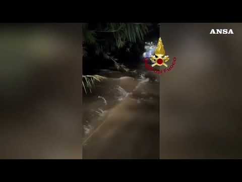 Maltempo in Sicilia: strade interrotte, allagamenti e auto in panne nel Siracusano