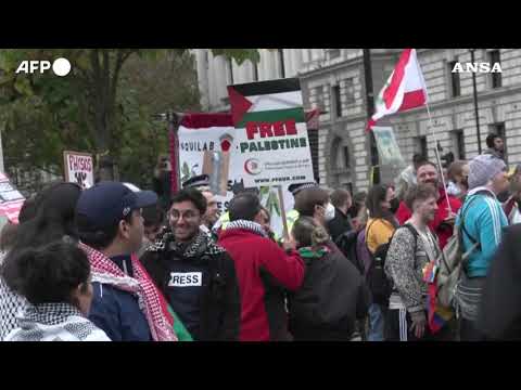 Manifestazione pro Palestina a Londra, in centinaia davanti al Parlamento