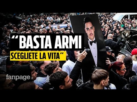 I funerali di Arcangelo Correra, ucciso a 18 anni. Battaglia: “Basta violenza, scegliete la vita”