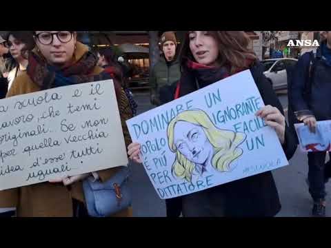 Studenti in piazza a Genova per il “No Meloni Day”