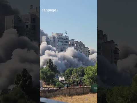 Attacco israeliano a Beirut, missile colpisce e abbatte un edificio