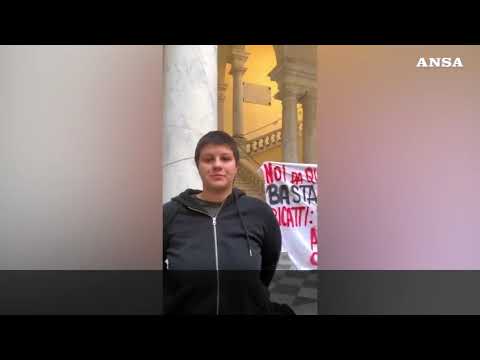 Studentesse incatenate al rettorato di Genova, “la lotta continua”