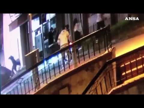 Ucciso per una scarpa, le immagini dell’omicidio di Santo Romano