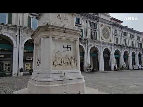 Brescia, svastiche in piazza Loggia e sui muri del centro